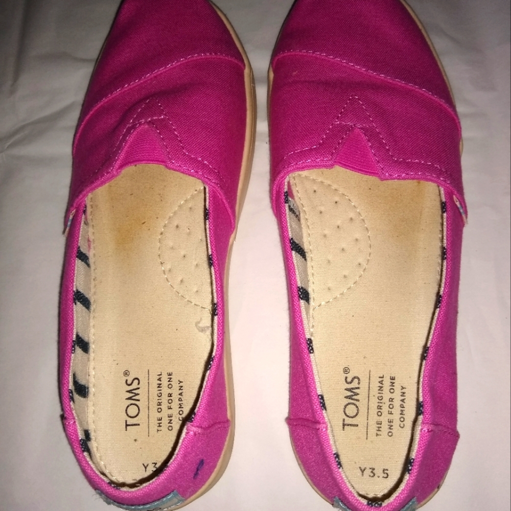 W5.5/Y3.5 Tom's alpargata.  Very good condition.  Bright hot pink.